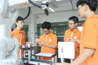 確認過眼神,這不是別人家的實訓(xùn)室!珠海市創(chuàng)沃中等職業(yè)學(xué)校教學(xué)設(shè)施真給力!